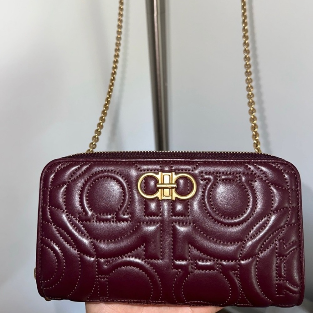 NEW Salvatore Ferragamo Maroon Gancini Quilted Wallet On Chain New With Dust Bag - Picture 2 of 4